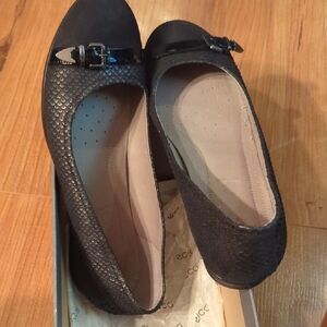 Ecco Black Textured Women's Loafers